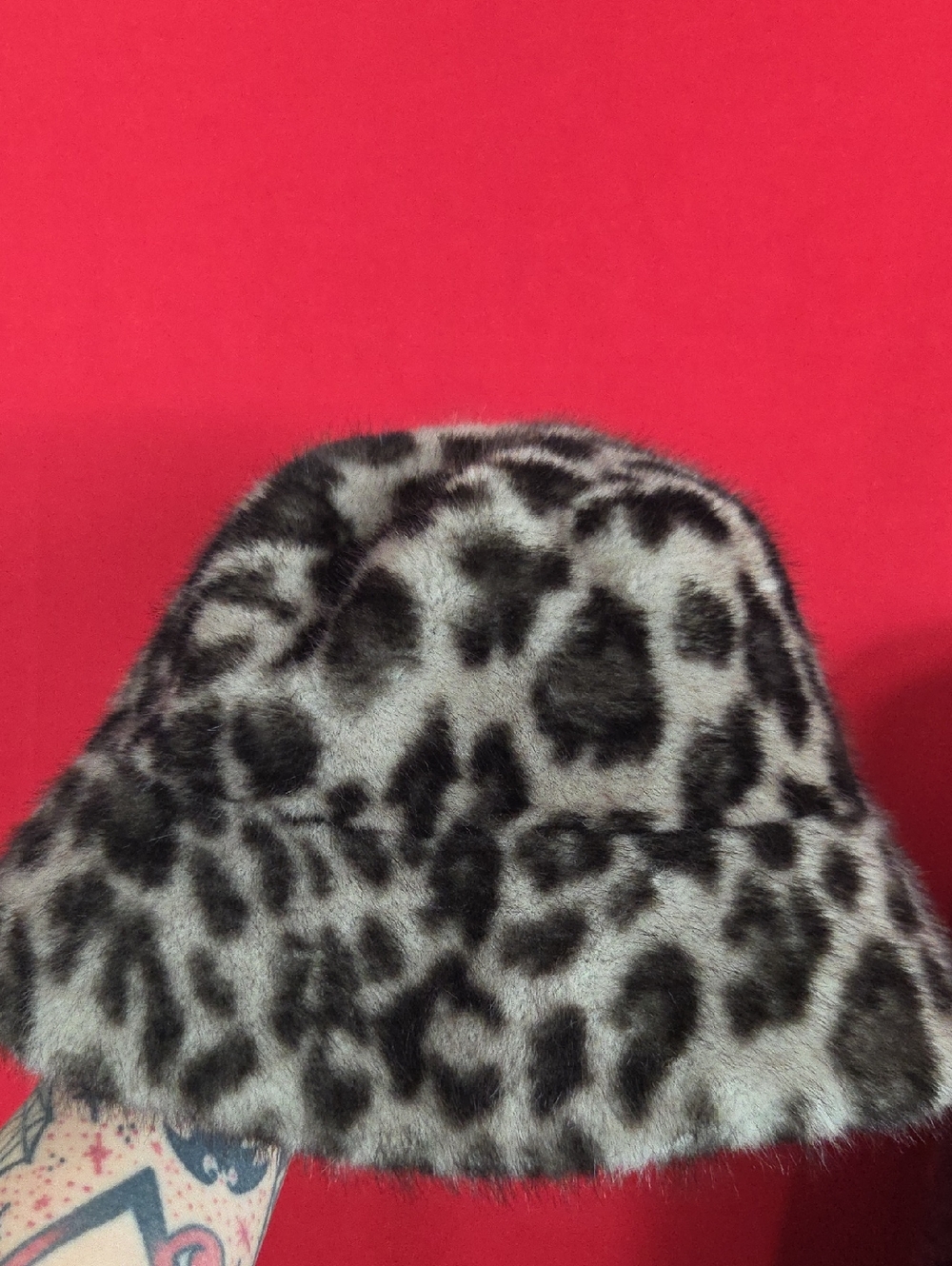 HOUSE OF HARLOW 1960 Leopard Faux Fur Bucket Hat‎ - Picture 3 of 4